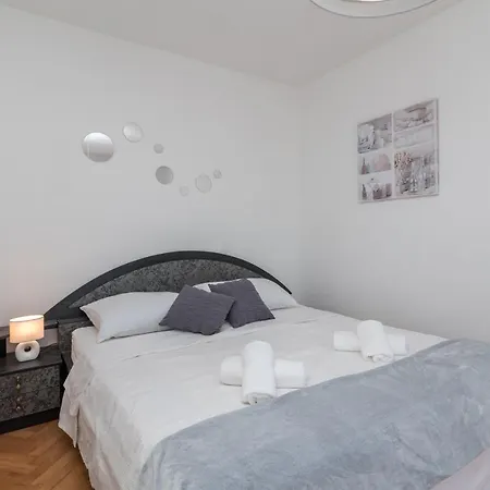 شقة Dino & Lea تروغير