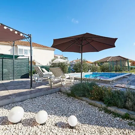 Dino & Lea تروغير