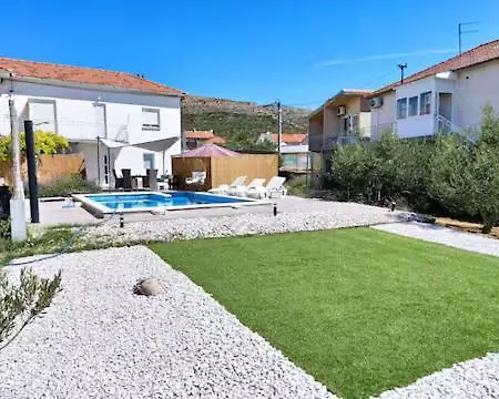 Dino & Lea شقة تروغير